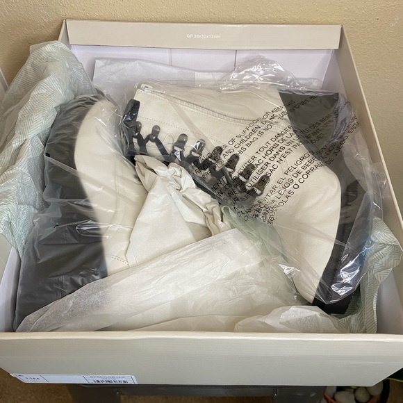 NIB BP Taylor White Leather Chunky Heel Boots - Picture 2 of 11